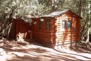 Caba&ntilde;as Manantial de Los Amores