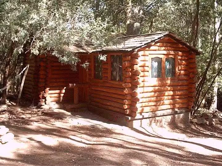 Caba&ntilde;as Manantial de Los Amores