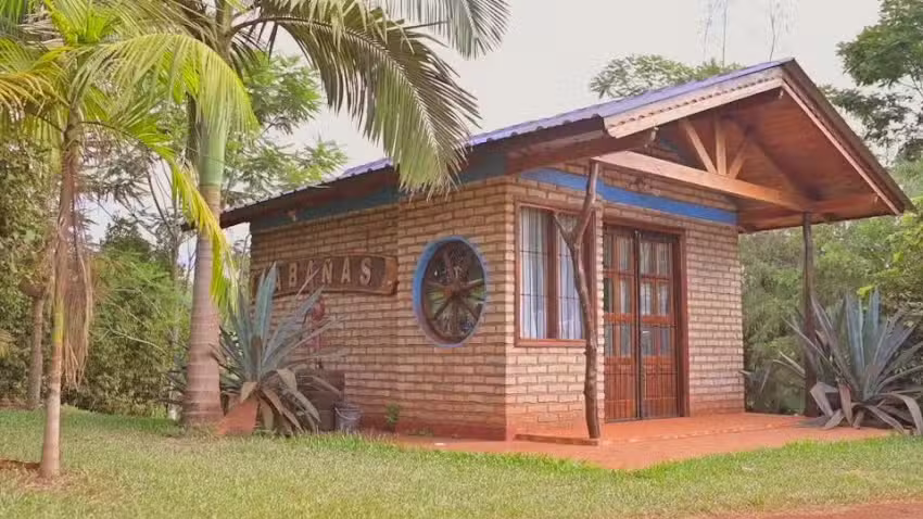 caba&ntilde;as y piscinas del parque
