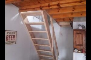 Entre Pisos y Escaleras de Madera