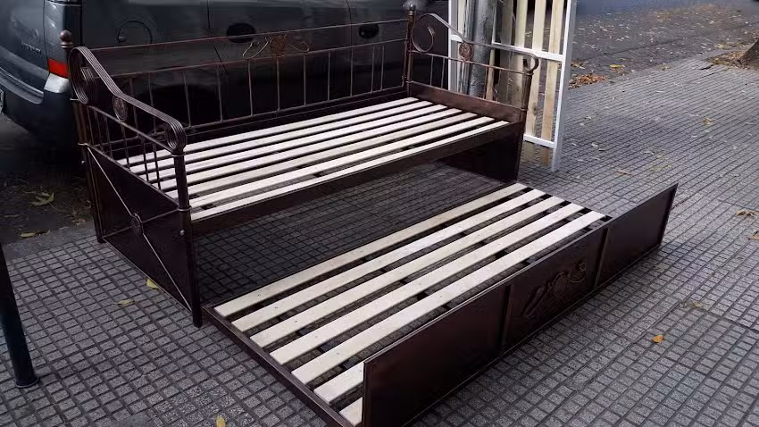 Lugo HIERRO FORJADO Y MADERA