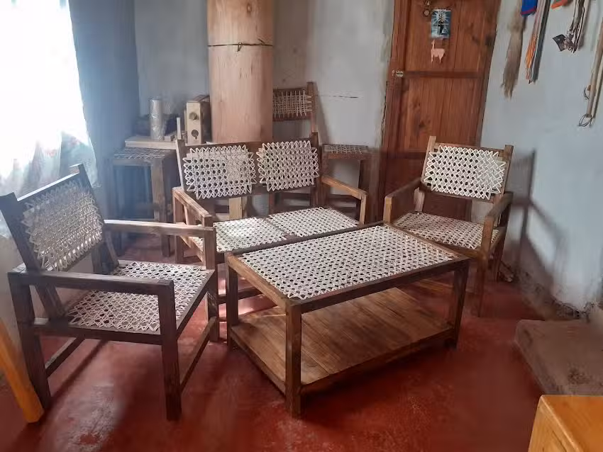 Manuel Cancino- madera y cuero